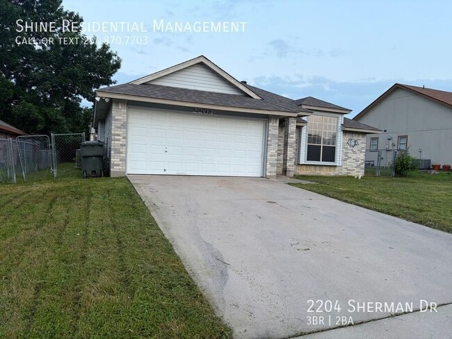 Building Photo - 2204 Sherman Dr