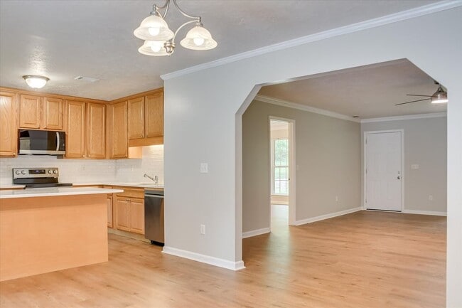Photo - 746 Hamilton Rd