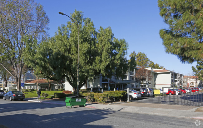 Building Photo - Villa de Guadalupe Rental