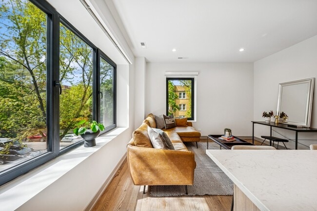 Photo - 1341 W Estes Ave Unit 3B