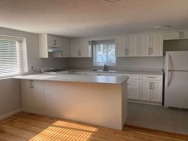 Building Photo - 1037 Cornwall St