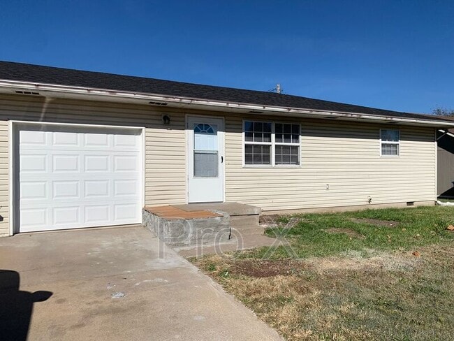 Building Photo - 3037 W 15th St Unit MO 64801