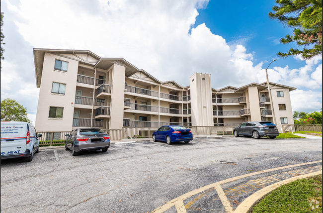 Building Photo - Spectacular 2 Bed/2Bath LAKE FRONT Condo F... Unit 732