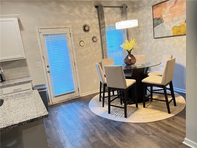 Photo - 1775 Labonte Pkwy