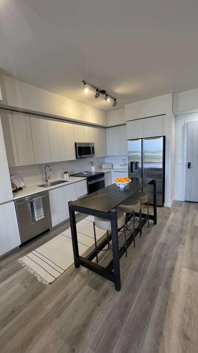 Building Photo - 622 NE 1st Ave Unit A12 Rental