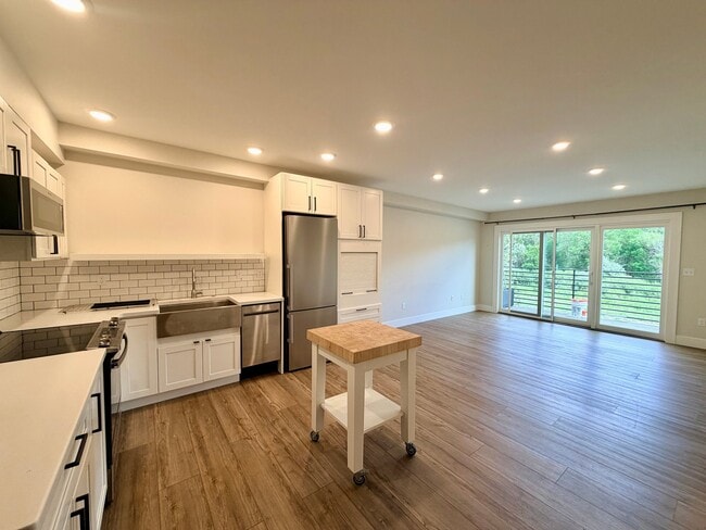 Photo - 1001 River Dr