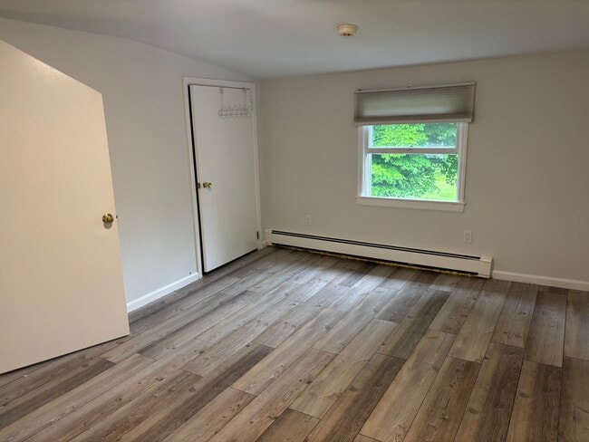 Building Photo - 412 Ruskey Ln Unit Front