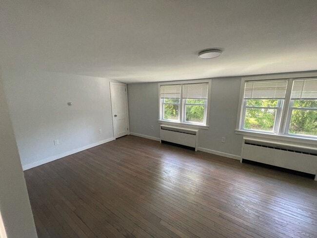 Photo - 24 Tulip Lane Unit Apt C