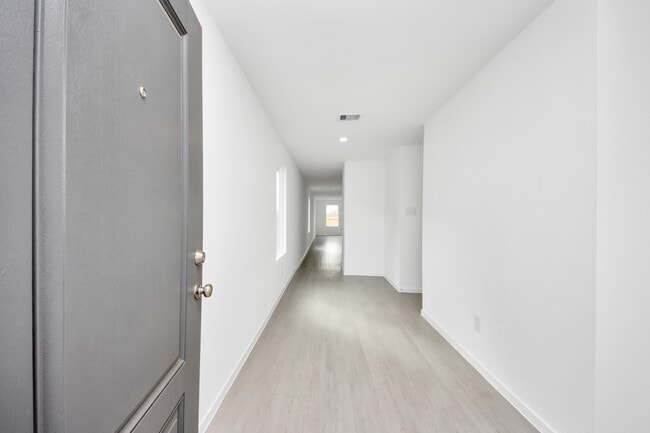 Photo - 29643 Knollwood Bay Rd