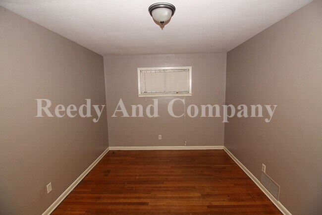 Photo - 848 Biggs St
