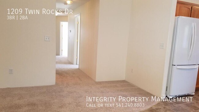 Photo - 1209 Twin Rocks Dr House