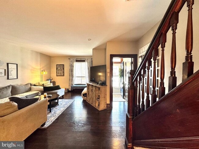 Photo - 425 Juniper St