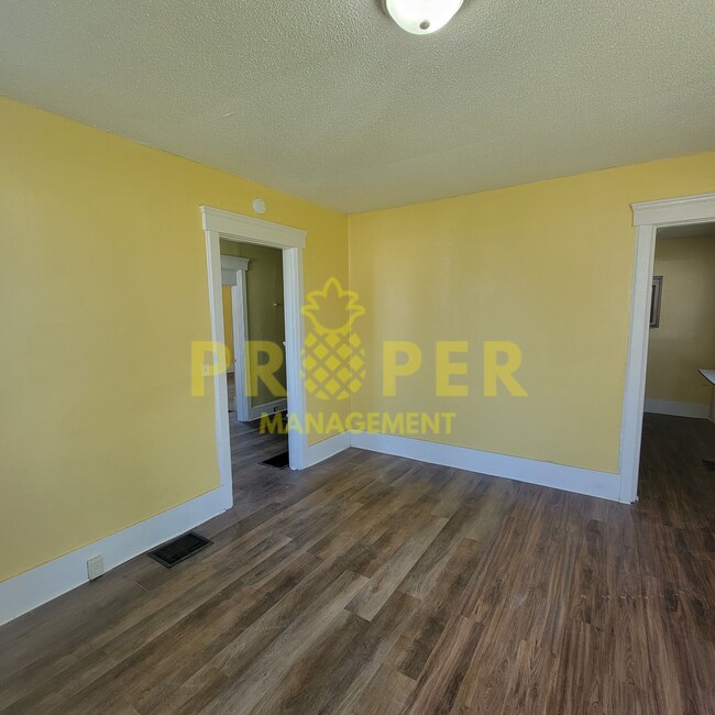 Massive 5 Bedroom Home w/ 12 Foot Ceilings... House Rental in Dayton