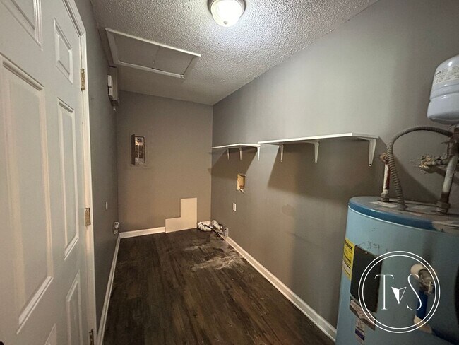 Photo - 982 White Cir