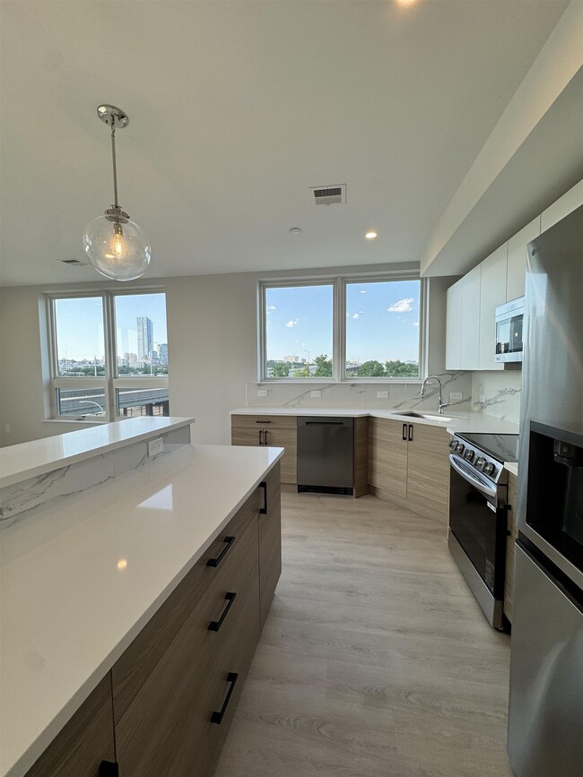 Building Photo - 40 Center St Unit 403