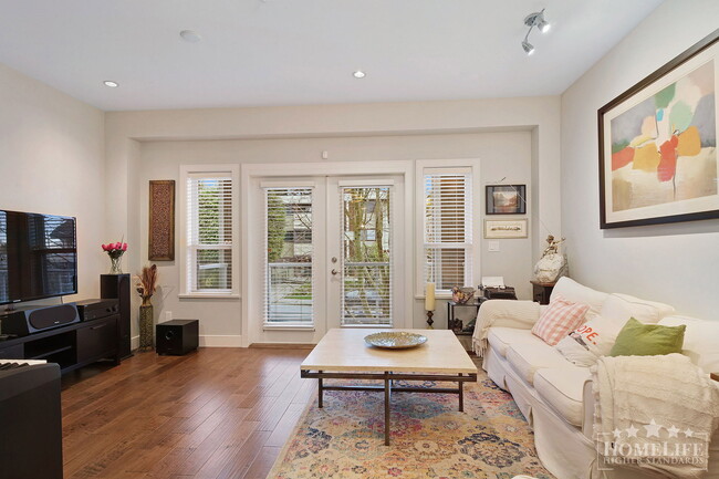 Photo - Coastal 3 Bed 3 Bath Townhouse with Private Rooftop Ocean View Terrace in White Rock Unité 2