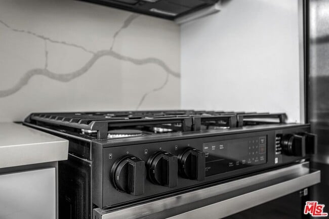 Photo - 4701 Saturn St