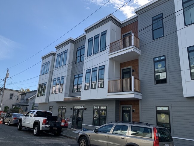 Building Photo - 159 Everett St Rental