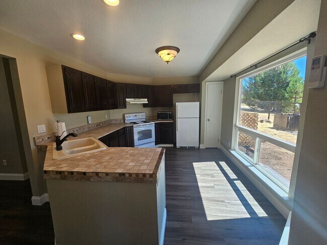 Photo - 19055 Ravenhill Rd