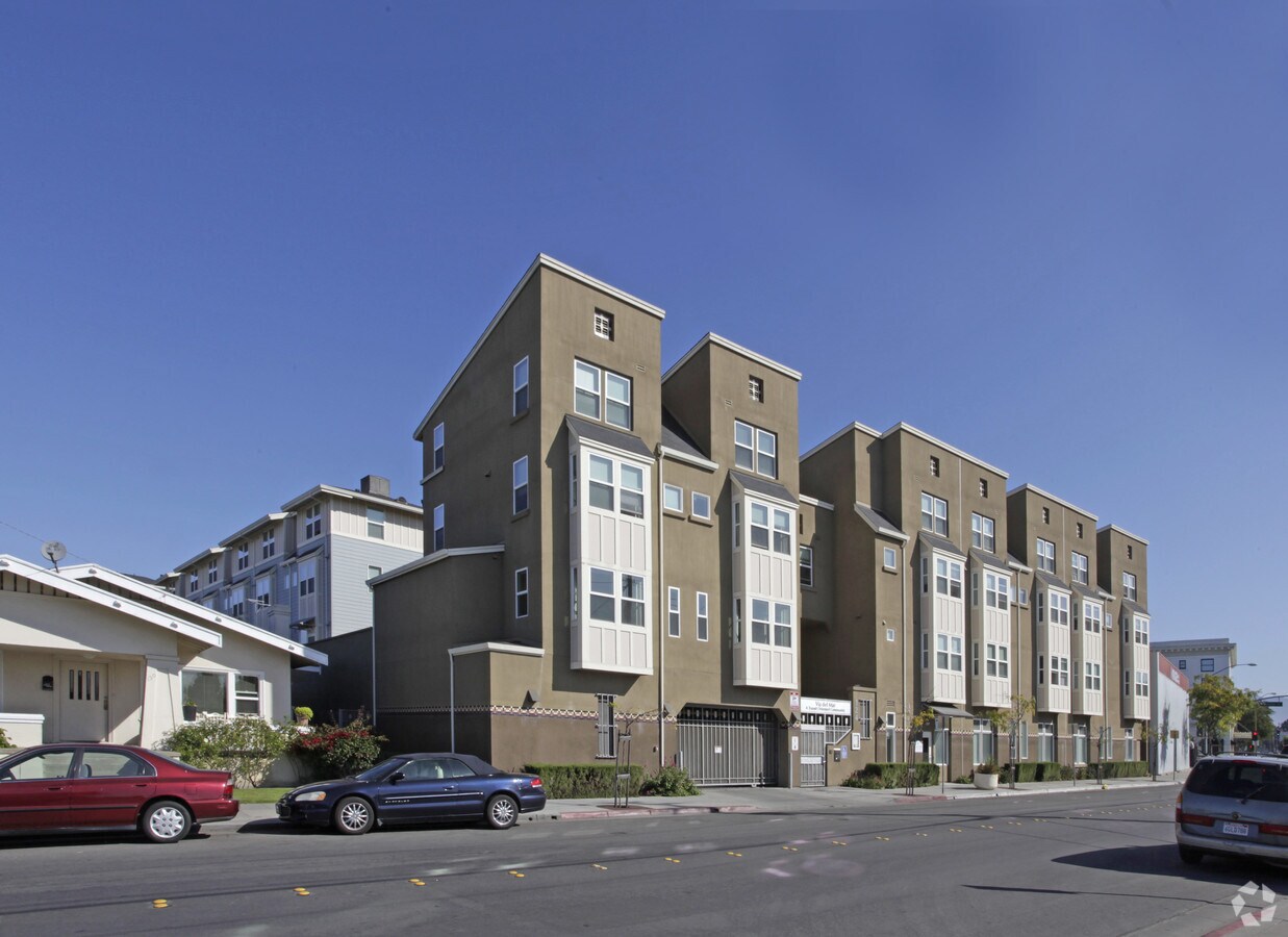 Photo - Via Del Mar Apartments
