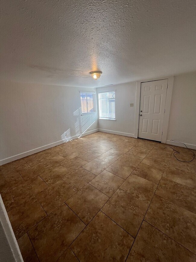 7120 W 16th Pl
