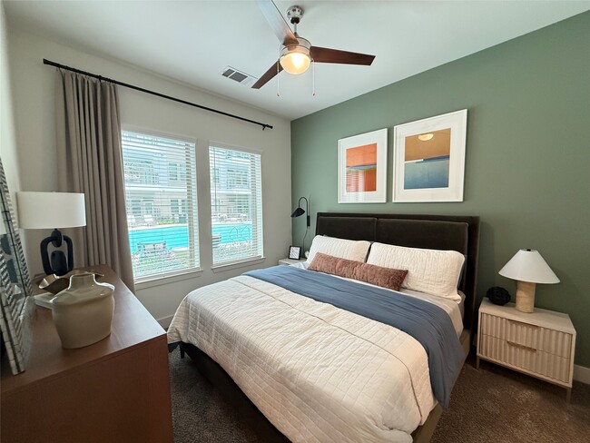 Building Photo - 641 W Crosstimbers St Unit B2.407