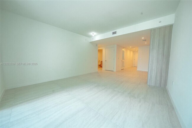 Photo - 77 SE 5th St Unidad 2203
