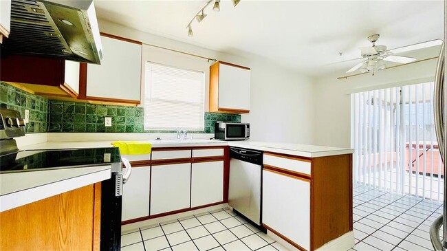 Photo - 3381 Hamlet Loop