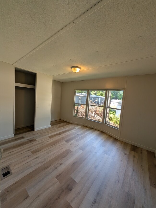 Photo - 412 McElhaney Rd