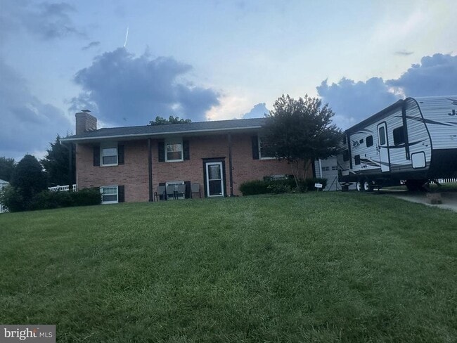 Photo - 600 Lancelot Ln