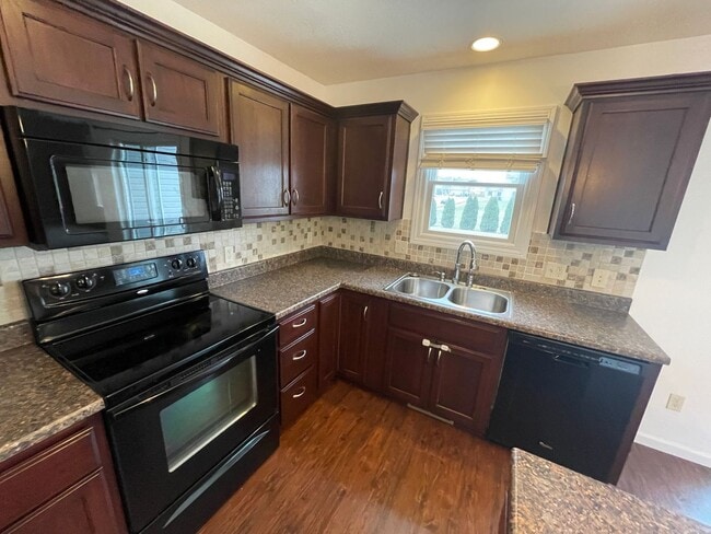 Photo - 2727 Stonecrop Road