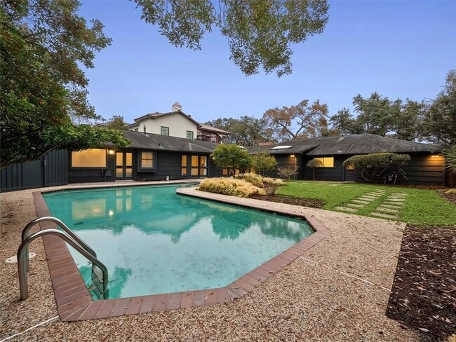 Photo - 4040 Overbrook Ln