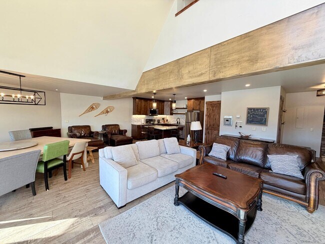 Photo - 628 Cranmer Ave