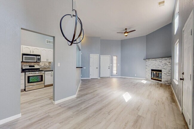 Photo - NW Home 3 Bedroom 2 Bath 2/CG 1266/SF