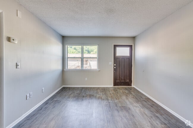 Upgraded 1Br, 1BA - 650SF Living/Dining Area