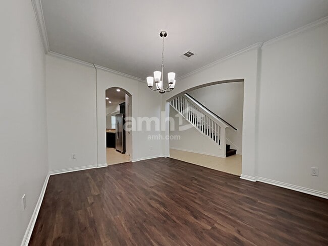 Photo - 2213 Oak Cir Dr N