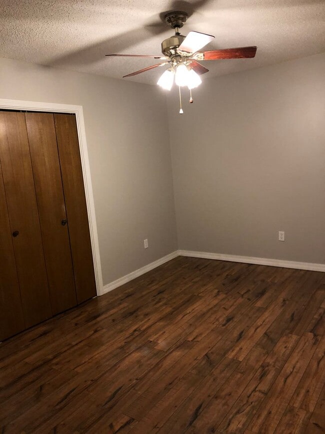 Photo - 725 Resimont Dr