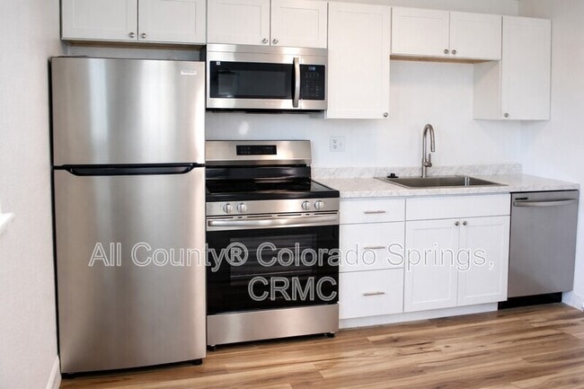 Photo - 6678 Provincial Dr