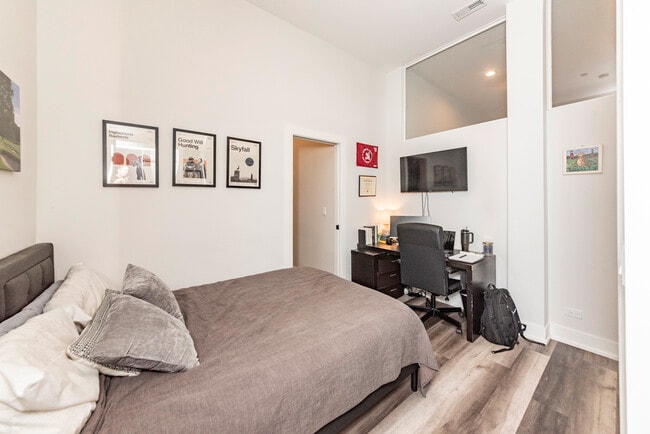 Photo - 2317 N Clark St Unit 210