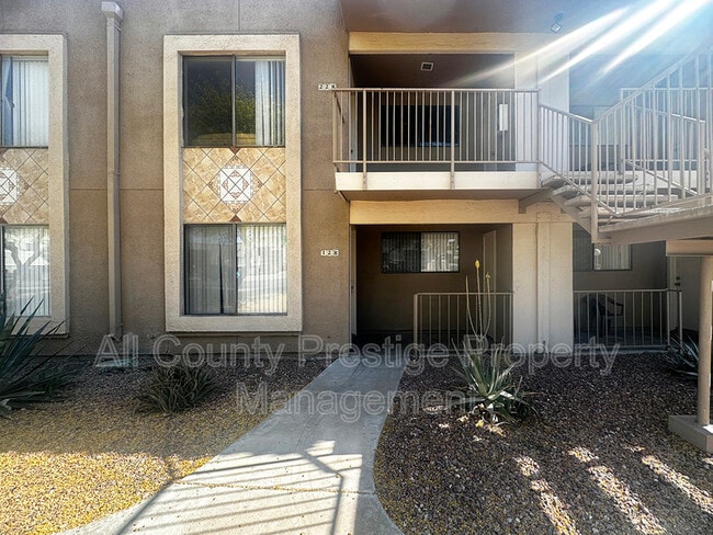 Building Photo - 905 S Dorsey Ln Unit 128