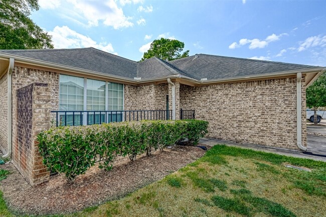 Photo - 717 Cedarwood Dr