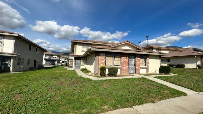 2 Bedroom Townhome in Highland California - 2 Bedroom Townhome in Highland California