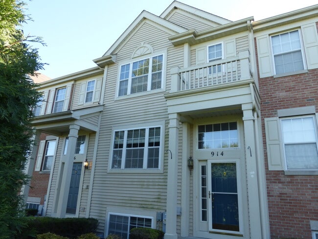 Building Photo - 914 Clover Ln