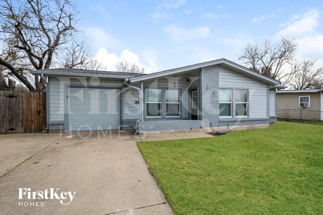 Building Photo - 816 Russell Ln