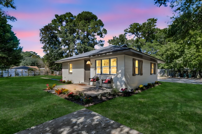 Building Photo - 635 Sequoia St