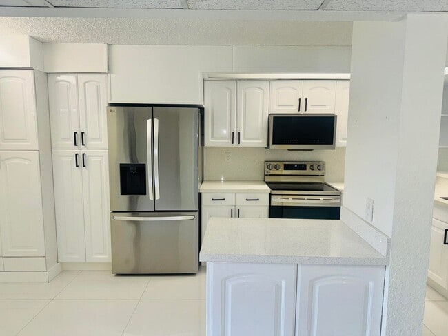 Photo - 9 Royal Palm Way Unidad 102