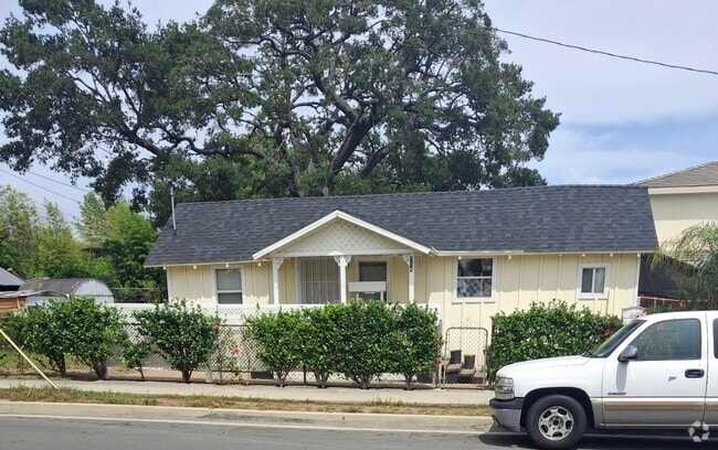 Building Photo - 714 S California St Rental