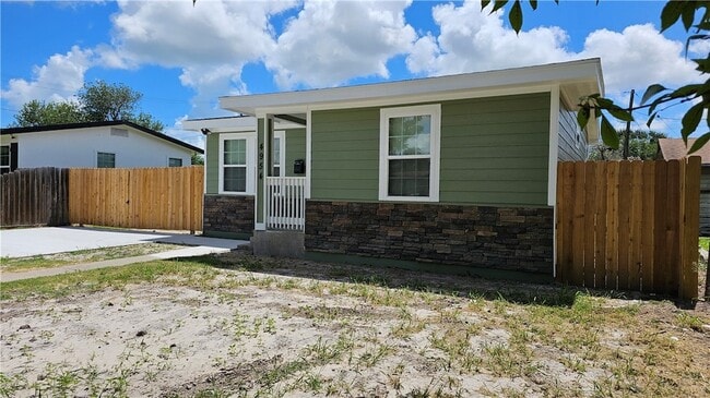 Photo - 4954 Urban St