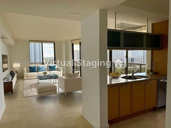 Building Photo - 16275 Collins Ave