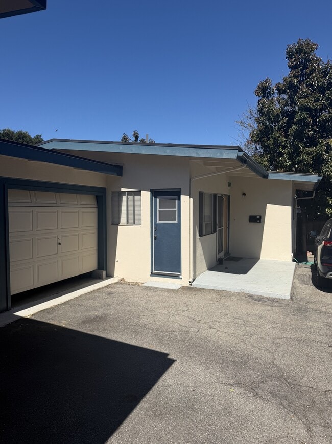 Building Photo - 1368 Breck St